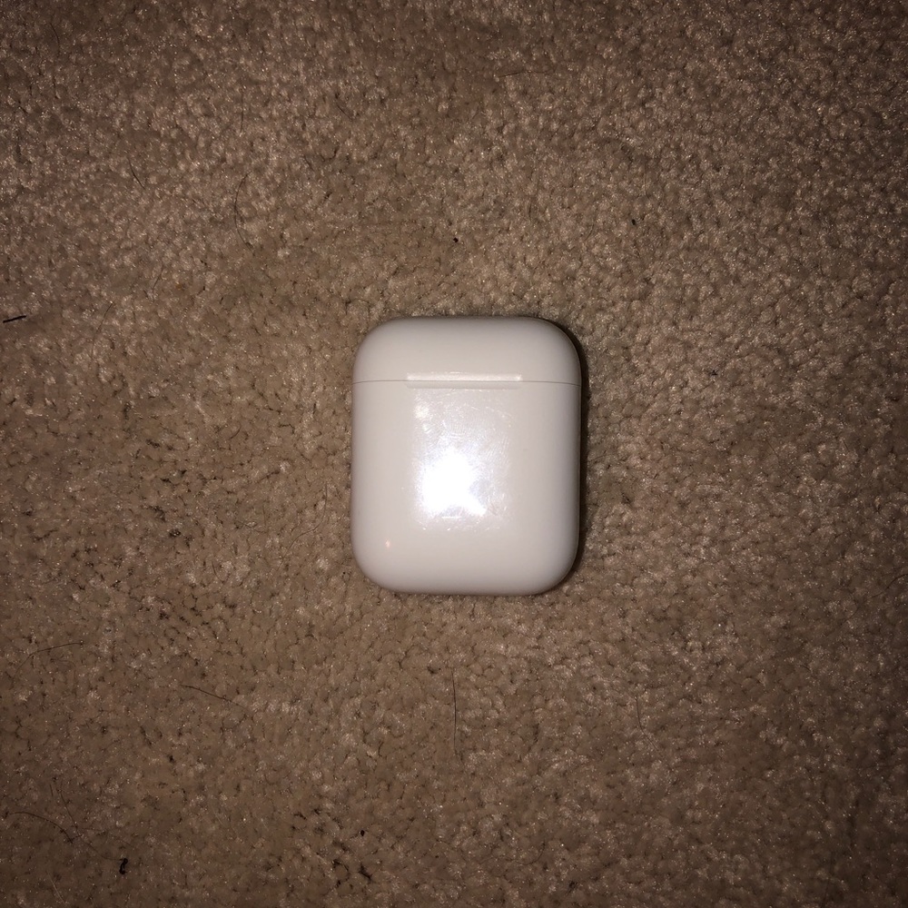 AIRPODS CHARGING CASE